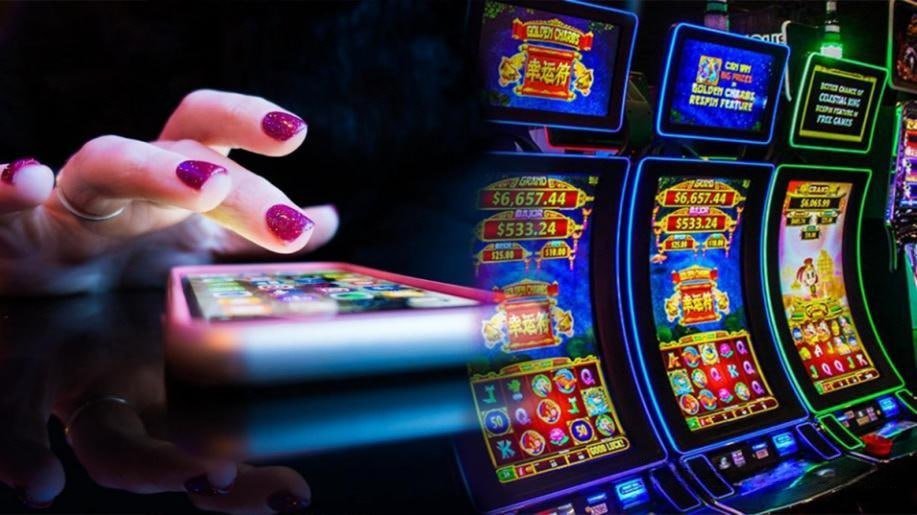 Layar permainan slot Sweet Bonanza dengan gulungan berwarna cerah dan simbol buah